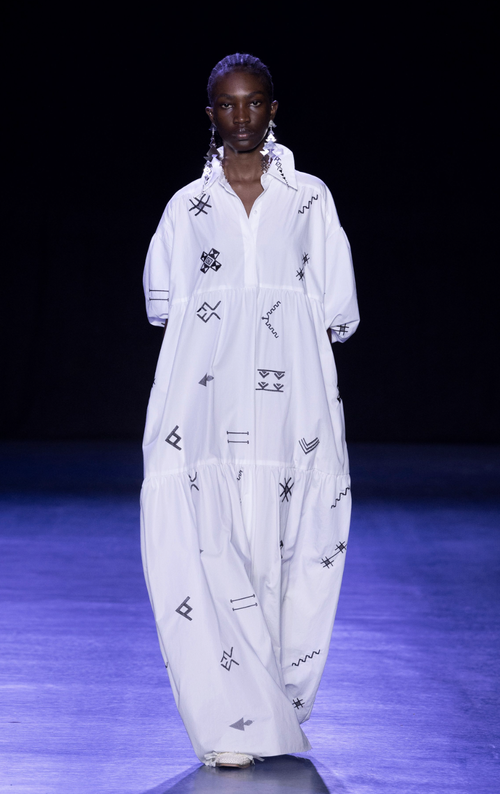 VIVIENNE TAM REVEALS THE ALLURE OF HAINAN IN SS25 COLLECTION